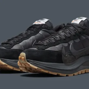 Nike vaporwaffle sacai black gum